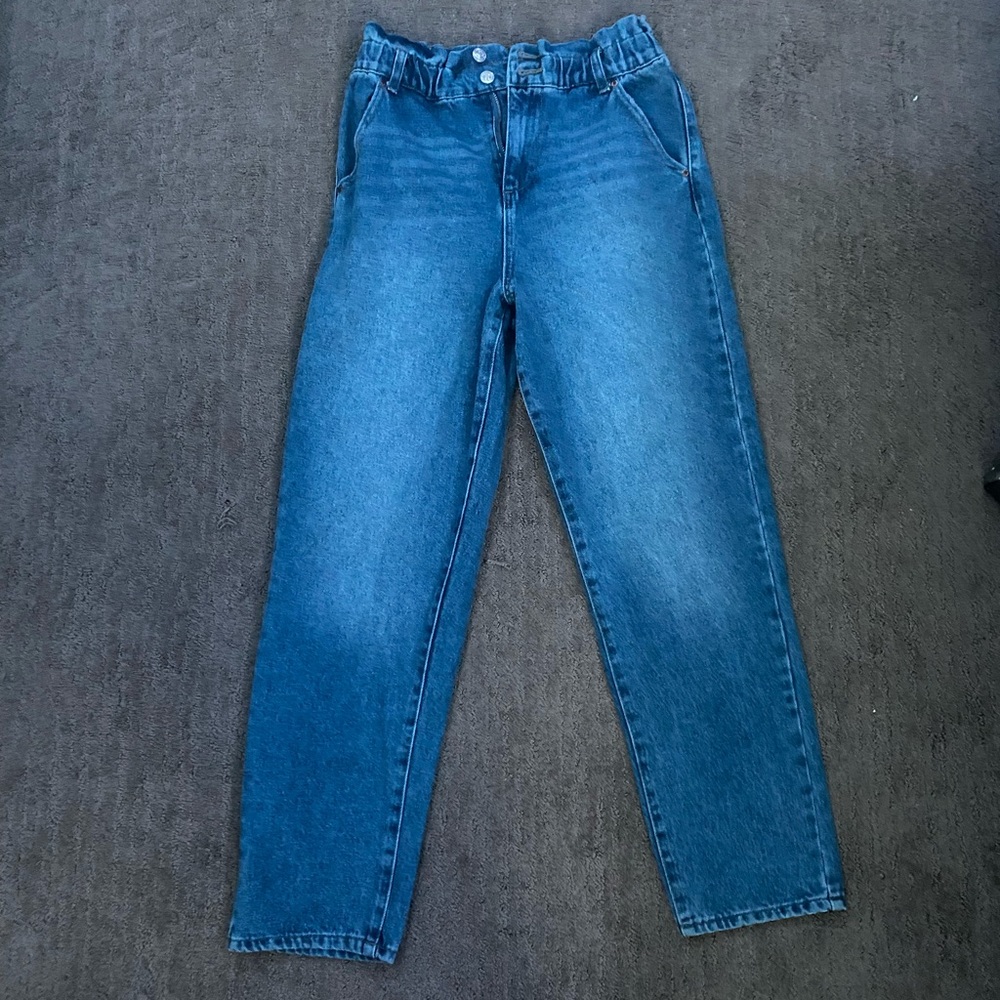NWOT!!! Wide legged jeans, about 40 in/ 3'4